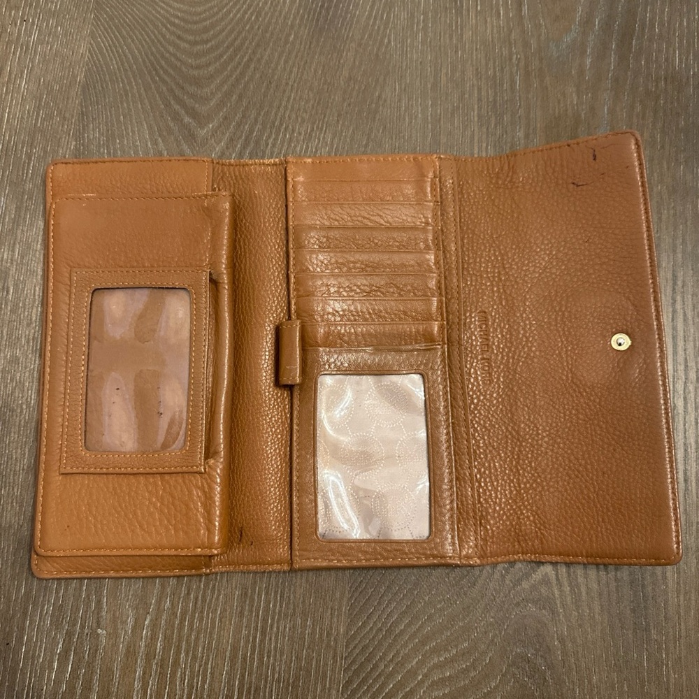 Vintage‎ Michael Kors MK Tan Full Size Soft Leather Wallet w/ Checkbook Holder - Picture 2 of 12